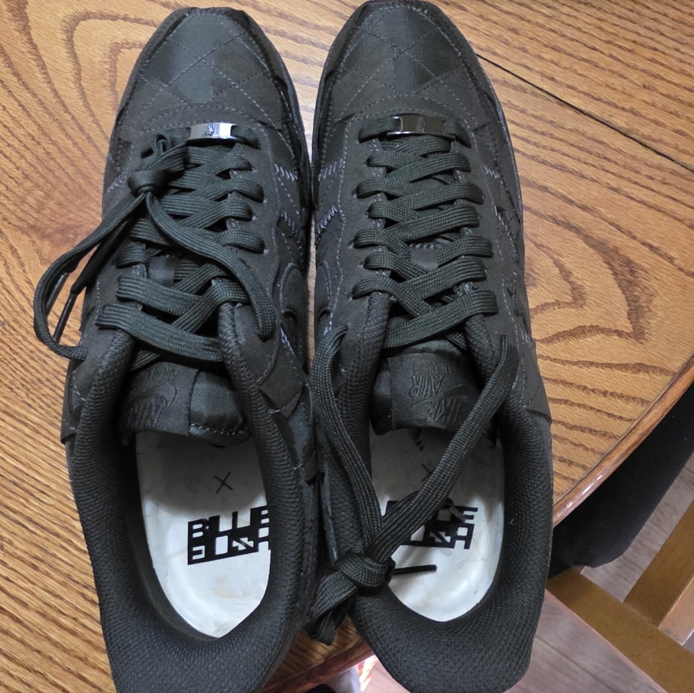 Men'sNike Billie Eilish, Size 11m  Low-Top Casual Sneakers SEQUOIA